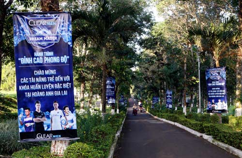 Hồi hộp chờ tân binh thử việc ở đội bóng bầu Đức - 13