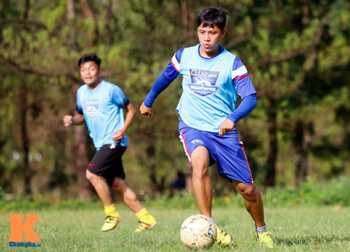 Hồi hộp chờ tân binh thử việc ở đội bóng bầu Đức - 3