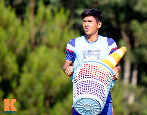 Hồi hộp chờ tân binh thử việc ở đội bóng bầu Đức - 2