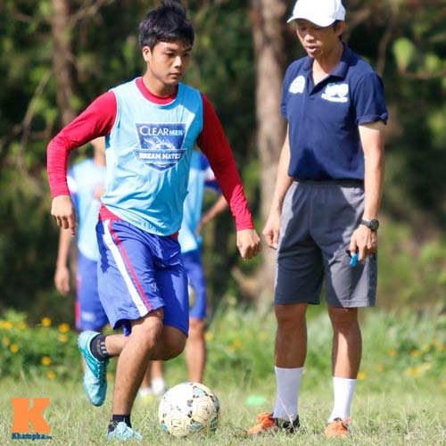 Hồi hộp chờ tân binh thử việc ở đội bóng bầu Đức - 5