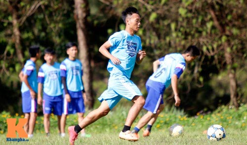 Hồi hộp chờ tân binh thử việc ở đội bóng bầu Đức - 8