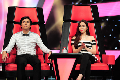 “Hơi kỳ” giám khảo The Voice Kids - 2