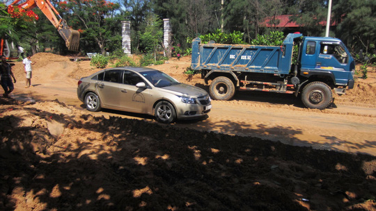 Hồ titan vỡ, người dân hoảng loạn tưởng sóng thần - 2