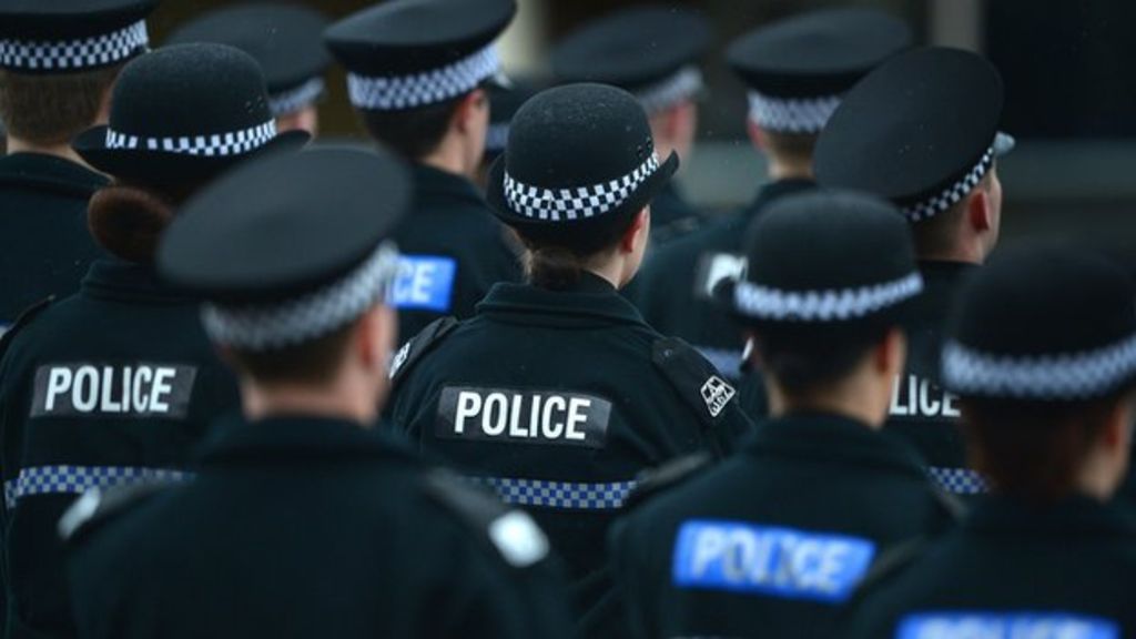 Scotland: Giữa đêm đột nhập đồn cảnh sát chụp &#34;tự sướng&#34; - 1
