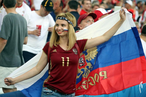 Cân đo độ nóng bỏng của fan Euro và Copa America 2016 - 13