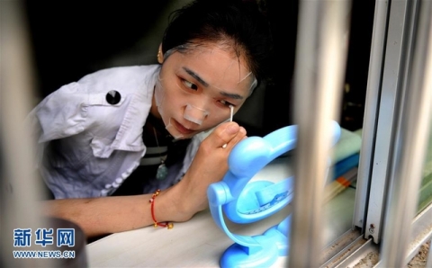 Cô gái không tay tạo cảm hứng cho tất cả mọi người - 2