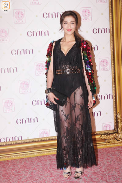 Lưu Hiểu Khánh ăn mặc quá táo bạo ở tuổi 65 - 9