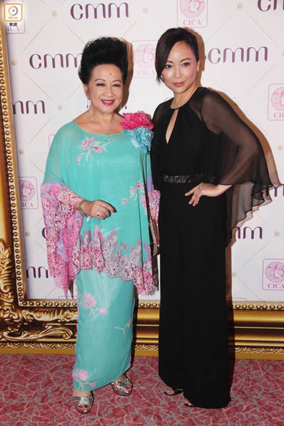 Lưu Hiểu Khánh ăn mặc quá táo bạo ở tuổi 65 - 7