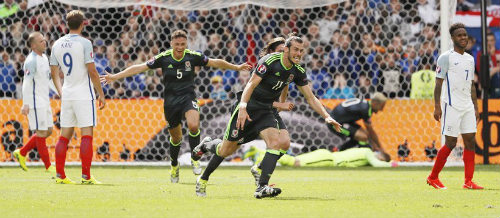Ảnh đẹp Euro 17/6: Người Anh khiến Bale "bẽ mặt" - 1
