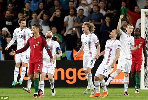 Hết bực bội, Ronaldo chờ "thông nòng" ở Euro - 1