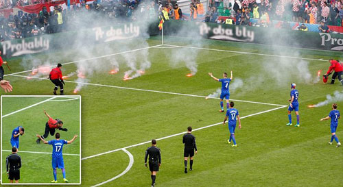 Video HOT EURO 18/6: Tiki-taka, pháo sáng và… mất điểm - 2