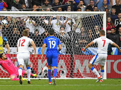 Ảnh đẹp Euro 18/6: Ý, Tây Ban Nha mở hội trên đất Pháp - 11