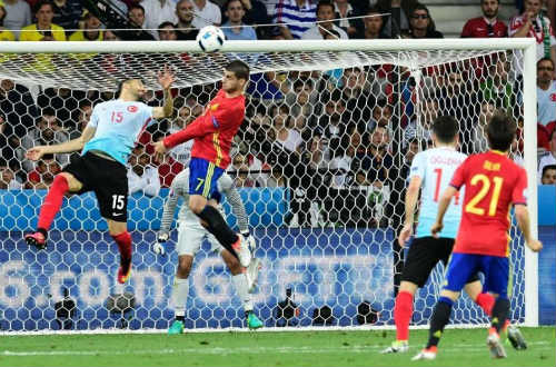 Ảnh đẹp Euro 18/6: Ý, Tây Ban Nha mở hội trên đất Pháp - 13