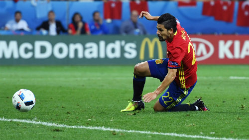 Ảnh đẹp Euro 18/6: Ý, Tây Ban Nha mở hội trên đất Pháp - 14