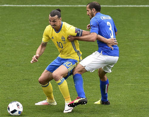 Ảnh đẹp Euro 18/6: Ý, Tây Ban Nha mở hội trên đất Pháp - 1