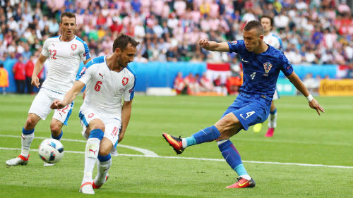 Ảnh đẹp Euro 18/6: Ý, Tây Ban Nha mở hội trên đất Pháp - 6