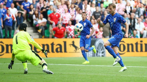 Ảnh đẹp Euro 18/6: Ý, Tây Ban Nha mở hội trên đất Pháp - 7