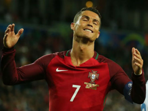 Mất điểm, HLV Bồ Đào Nha không muốn nhắc đến Ronaldo - 1