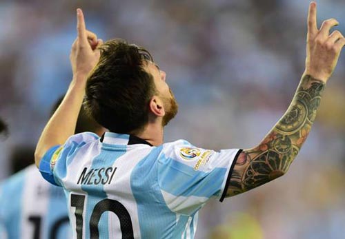 Messi vinh dự khi cân bằng kỷ lục ghi bàn của Batistuta - 1