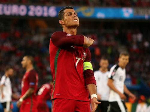 Ronaldo sau 2 trận EURO 2016: Kỷ lục gia giả mạo - 1