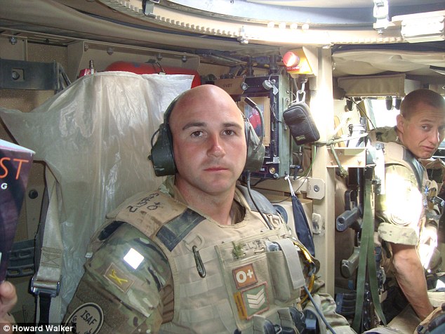 Anh: Chuyện tình chàng lính mất nửa người và nàng lính cụt chân - 4