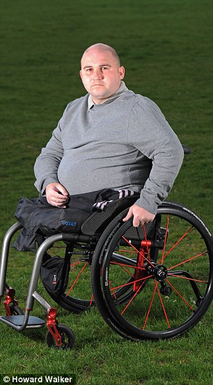 Anh: Chuyện tình chàng lính mất nửa người và nàng lính cụt chân - 2