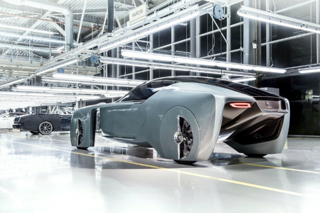 Trong tháng 3 trước, hãng xe BMW cũng đã tuyên bố một mẫu xe tương lai nhân kỷ niệm 100 năm ngày sinh nhật của mình.