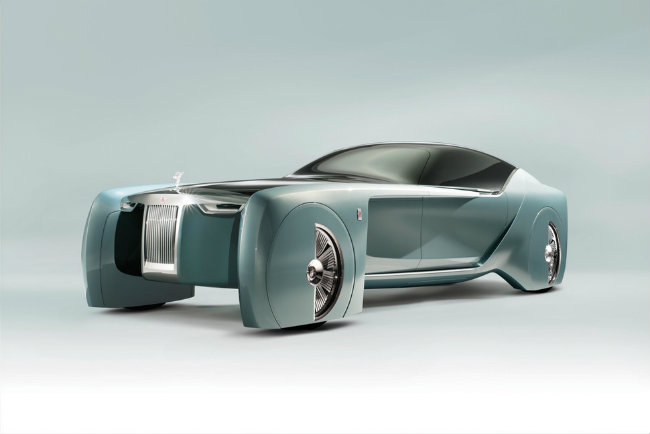 Rõ ràng xe tương lai mà Rolls Royce hướng tới hiển hiện ra là một mẫu xe thú vị nhưng làm thế nào để chiếc xe vẫn đảm bảo được chức năng di chuyển đi lại thì lại là một vẫn đề khác. Chắc chẳn trong tương lai Rolls Royce sẽ tạo ra mẫu xe tự lái hoàn toàn và không có khí tải.
