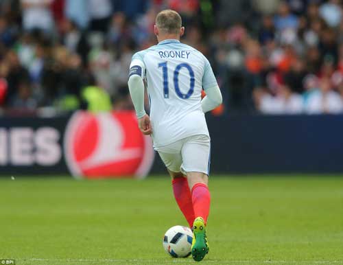 ĐT Anh: Đá tiền vệ, Rooney mới xứng là “Vua sư tử” - 1