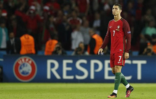 Ronaldo sa sút, báo chí châu Âu "hả hê" - 1