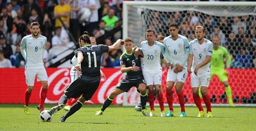 Bale bác bỏ “học lỏm” Ronaldo đá phạt, chờ lập kỷ lục Euro - 1