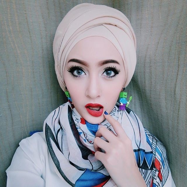 Hot girl Hồi giáo nổi bần bật vì xinh như thiên thần - 1