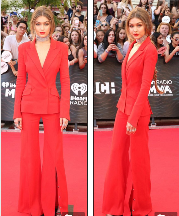 Gigi Hadid mặc áo khoét sâu, quần xẻ tà trên thảm đỏ - 1