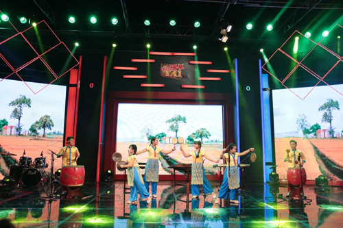 Phan Lê Ái Phương xinh đẹp trên ghế nóng “Bạn Có Thực Tài” - 7
