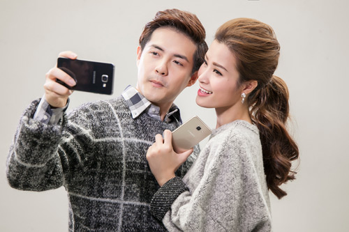 Tuyệt chiêu kéo fan trên mạng xã hội của Đông Nhi và Ông Cao Thắng - 1