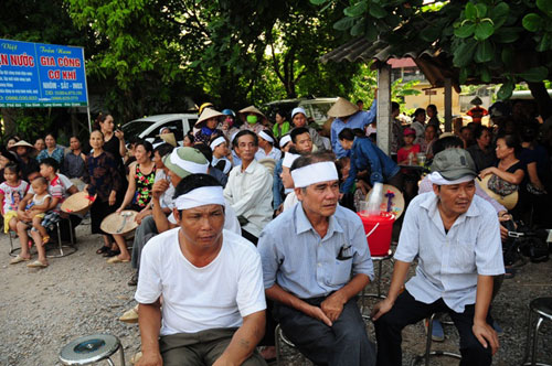 Nghẹn ngào đám tang nơi quê nhà Đại tá Trần Quang Khải - Tin tức