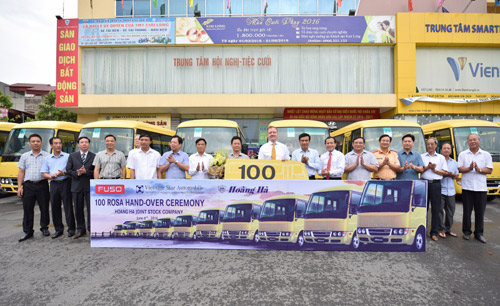 FUSO Việt Nam bàn giao lô xe buýt ROSA đầu tiên cho khách hàng - 1