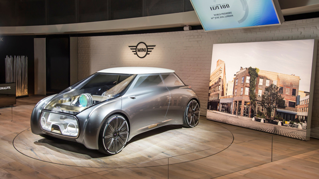 Sau khi BMW giới thiệu chiếc BMW Vision 100 Concept dành cho 100 năm nữa, thì hai hãng xe trực thuộc của BMW là Mini và Rolls Royce cũng cho ra mắt các sản phẩm tương lai của mình.