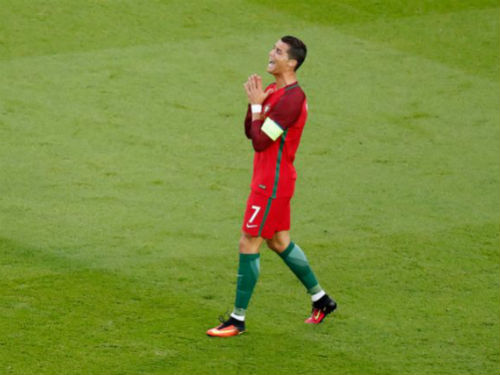 Tin nhanh Euro 20/6: Ronaldo quá nhàm chán để kết thân - 1
