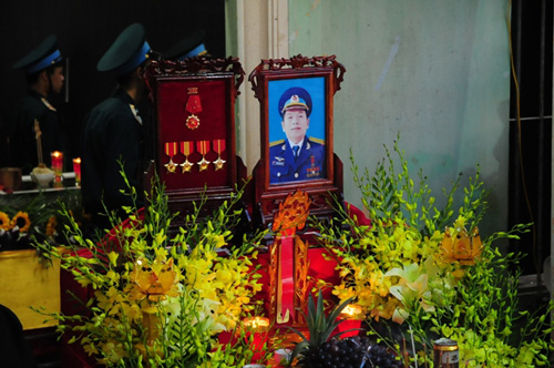 Trao quyết định đặc cách viên chức cho vợ Đại tá Khải - 3