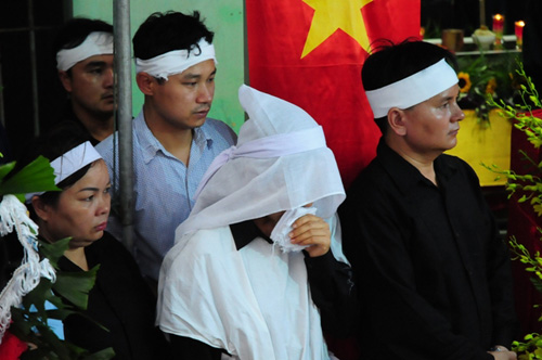 Trao quyết định đặc cách viên chức cho vợ Đại tá Khải - 4