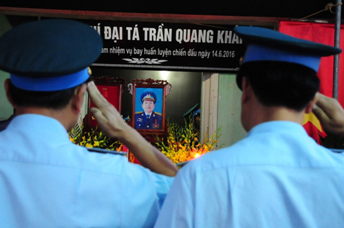 Trao quyết định đặc cách viên chức cho vợ Đại tá Khải - 6