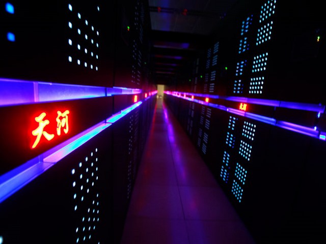 Trung Quốc chế tạo siêu máy tính nhanh nhất hành tinh - 1
