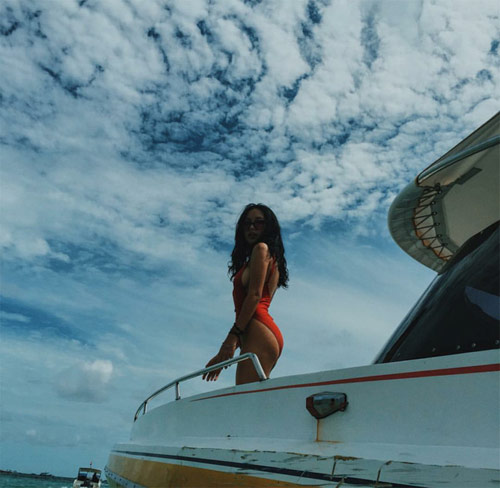 Hot girl Việt quá đỗi sexy với áo tắm hở hông táo bạo - 2