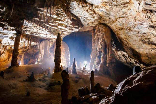 Phát hiện thêm hàng chục hang động kỳ vĩ tại Quảng Bình - 1