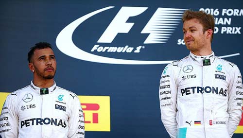 F1, thuyết âm mưu ở Mercedes: Hamilton bị "dìm" - 1