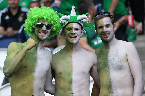 Ảnh đẹp Euro 22/6: Khi "nhà vua" phải quỳ gối - 9