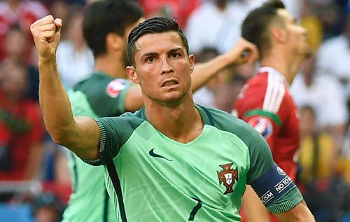 Ronaldo: Siêu sao rực sáng ở trận đấu sống còn - 1
