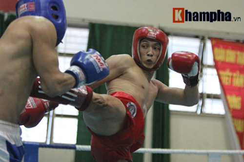 Em trai Duy Nhất vô địch kịch tính trên sàn kickboxing - 1