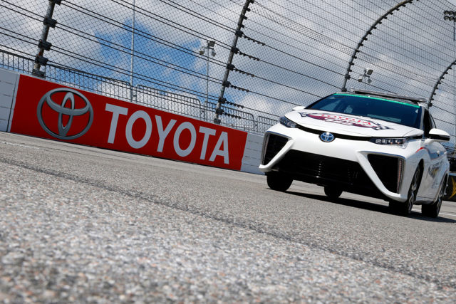 Toyota vung 1 ty usd cho công nghệ xe tư lai
